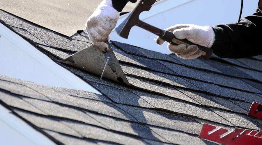 Professional gutter cleaning in Trivoli, IL